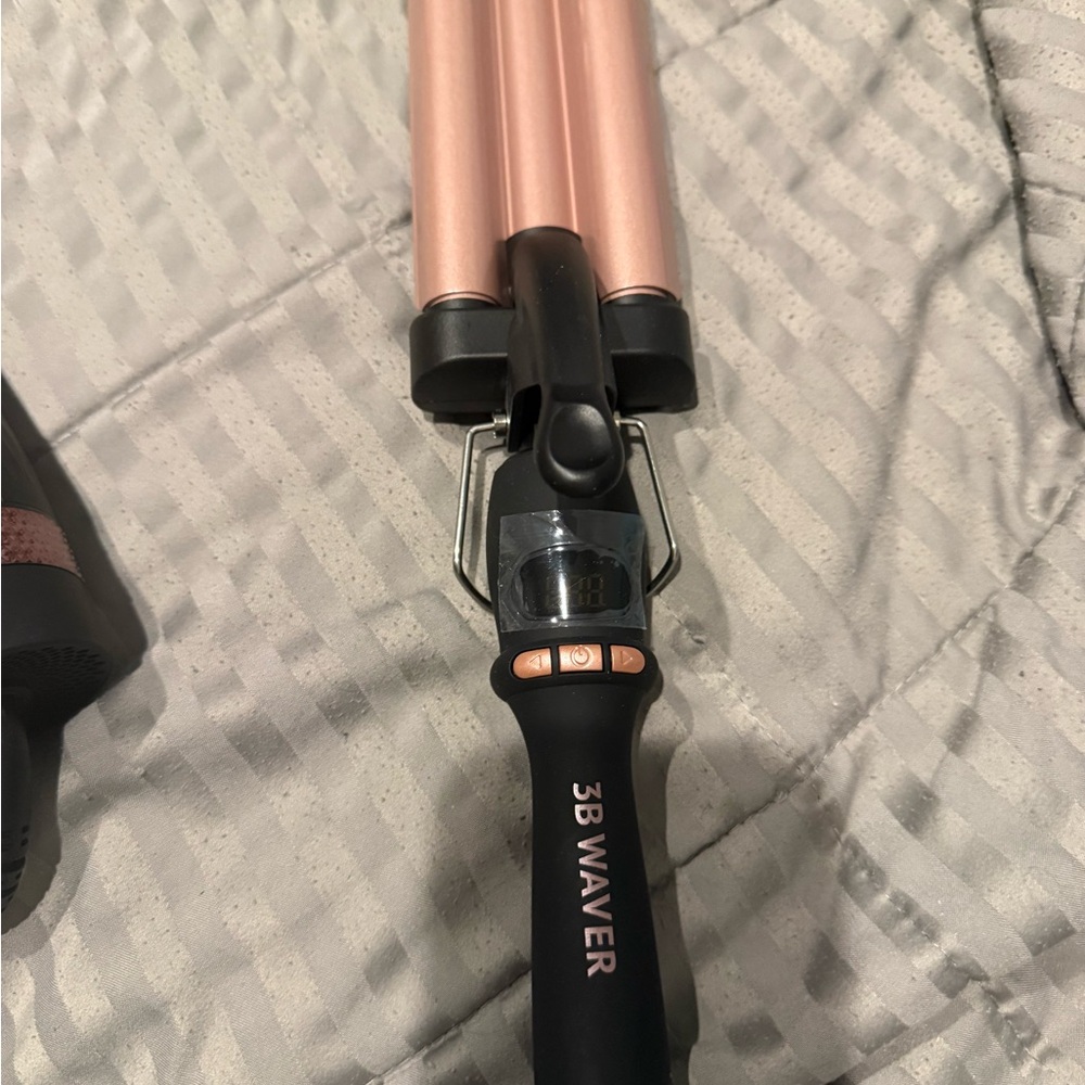Beachwaver 3B Waver Triple Barrel Curling Iron - Rose Gold & Black